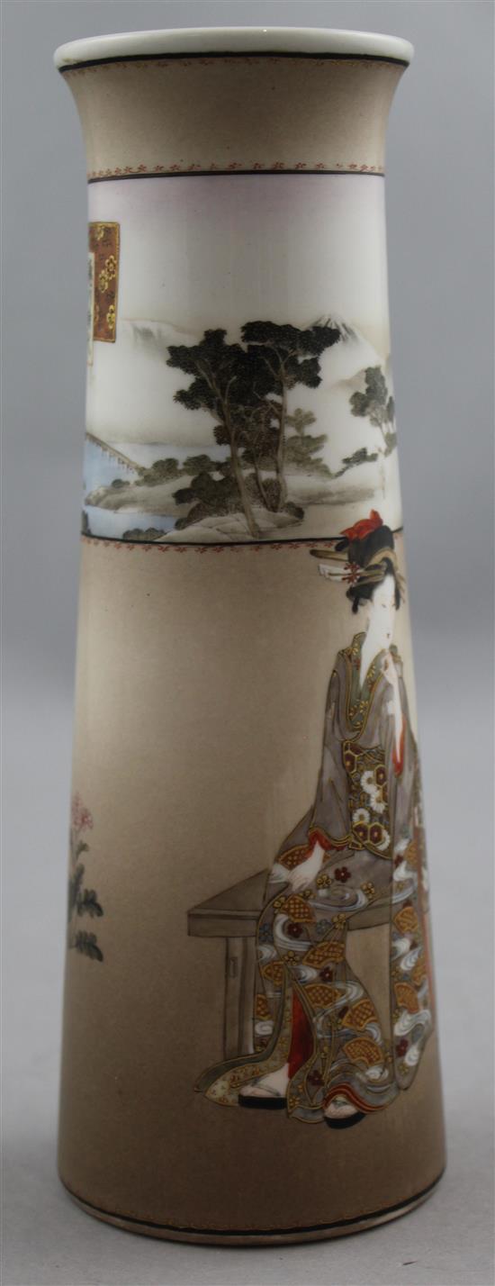 A Japanese porcelain vase by Kinkozan, Meiji period, 19cm